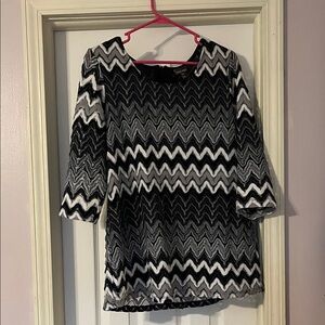 Roz & Ali Black and White Zigzag Blouse